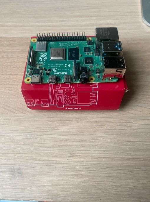 Raspberry Pi 4 Model B 2GB RAM met accessoires, Minder dan 4 GB, Broadcom BCM2711, Ophalen of Verzenden, Zo goed als nieuw
