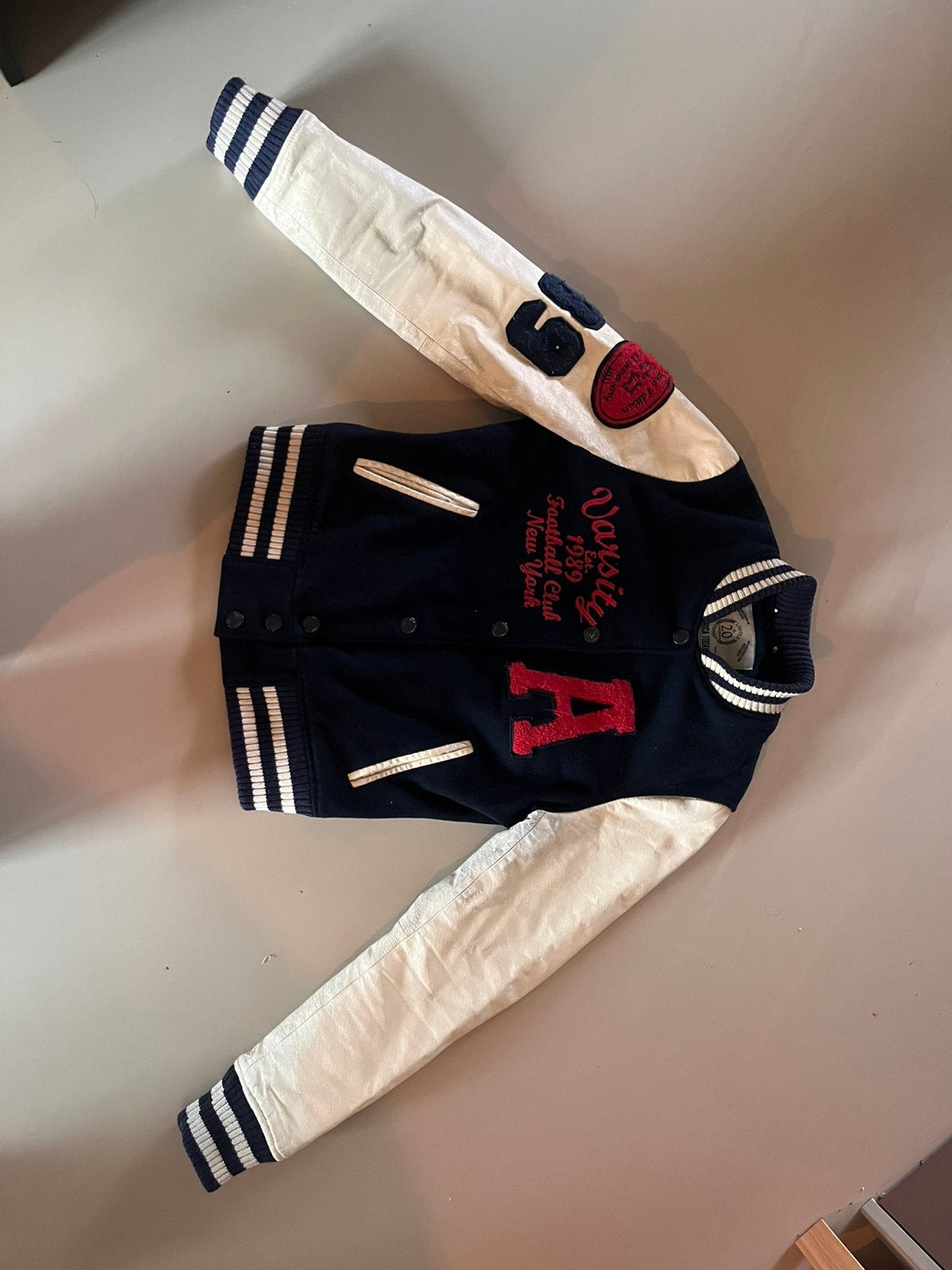 America Today 20th Anniversary varsity jacket 90/200 – 2009, Kleding | Dames, Ophalen of Verzenden, Gedragen, Maat 38/40 (M), Blauw