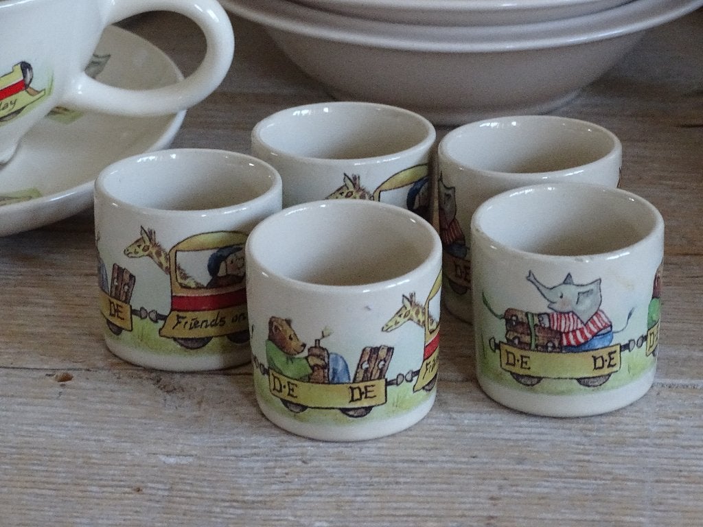Kinderservies, Jet, FRIENDS ON HOLIDAY, zo goed als nieuw, Overige typen, Ophalen of Verzenden, Zo goed als nieuw, Overige stijlen