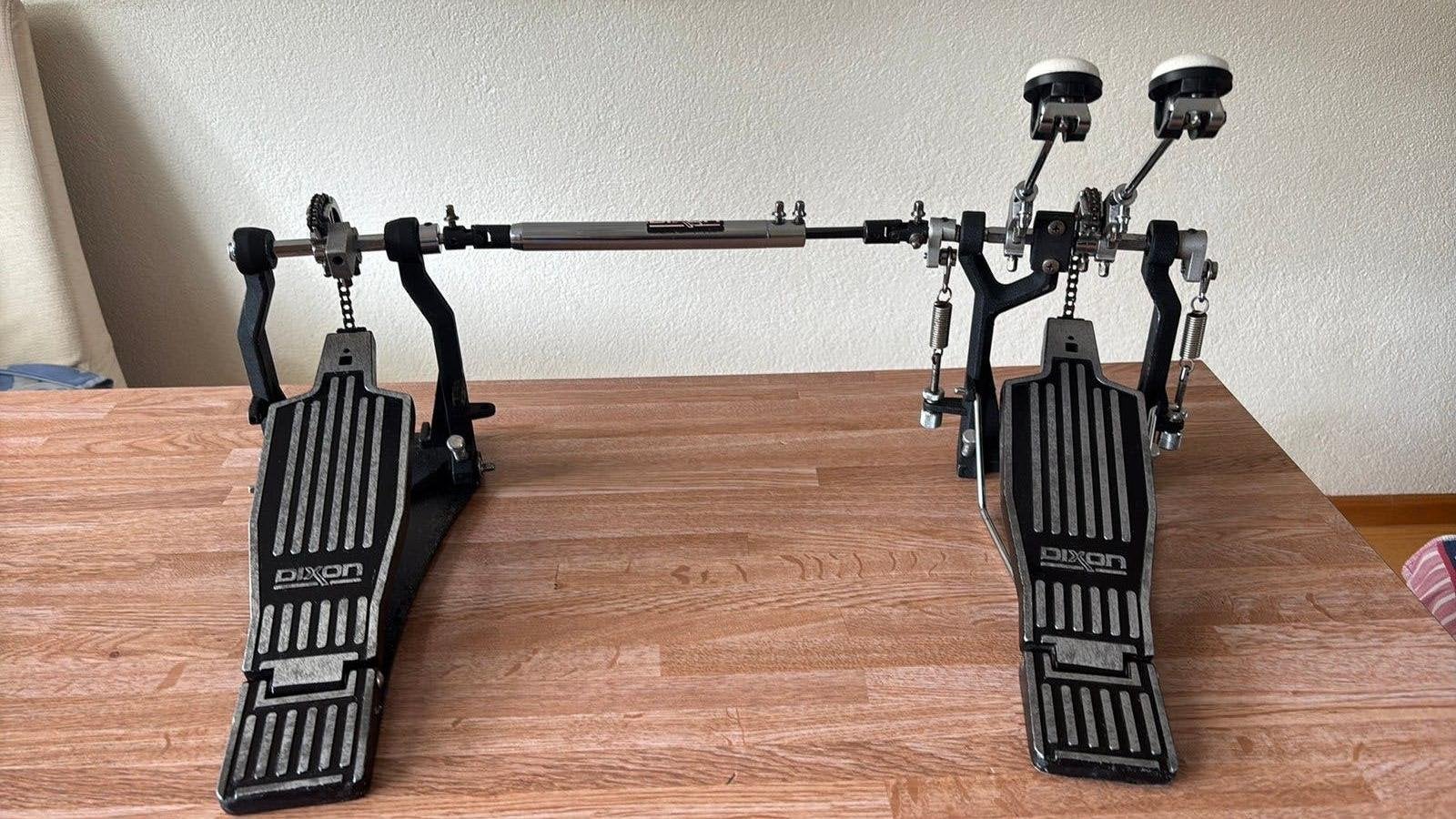 Dixon dubbel base pedaal / soepel en stabiel /verstelbaar, Muziek en Instrumenten, Percussie, Ophalen of Verzenden, Zo goed als nieuw