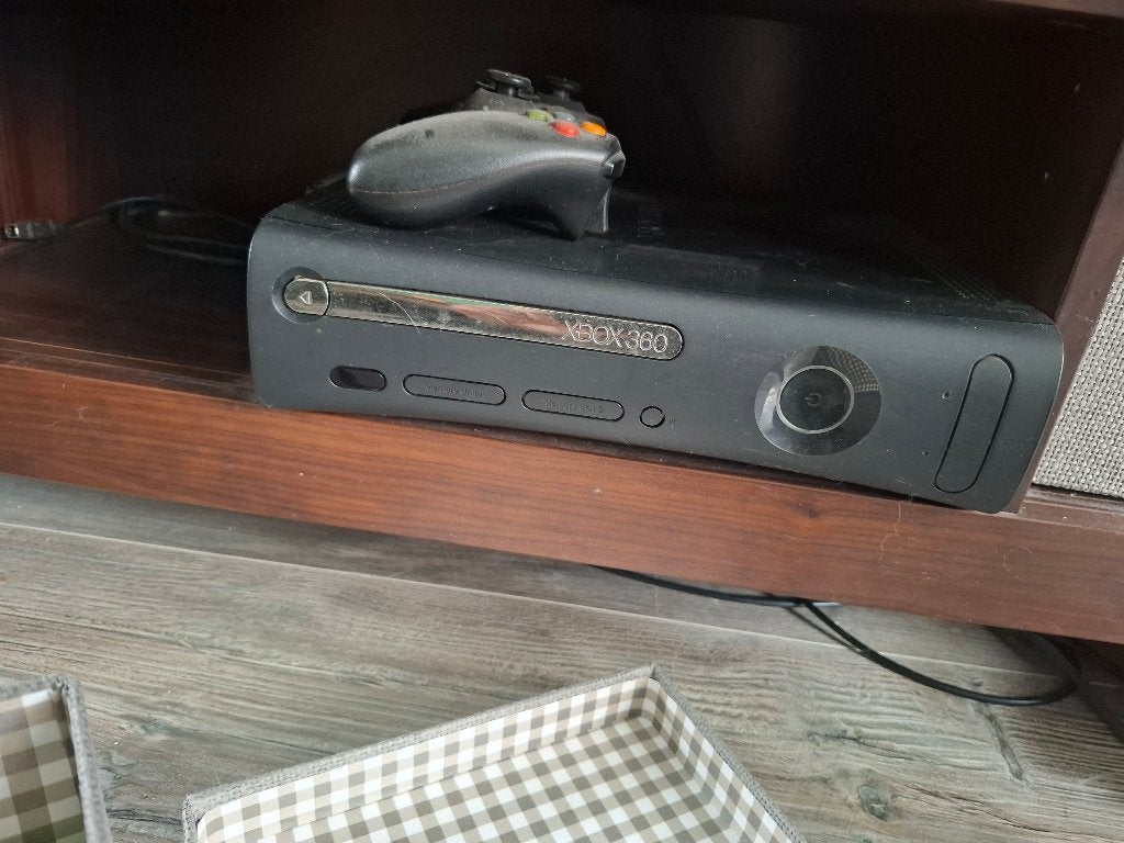 Xbox 360 S met controller en games, Ophalen, Met 1 controller, 250 GB, Gebruikt