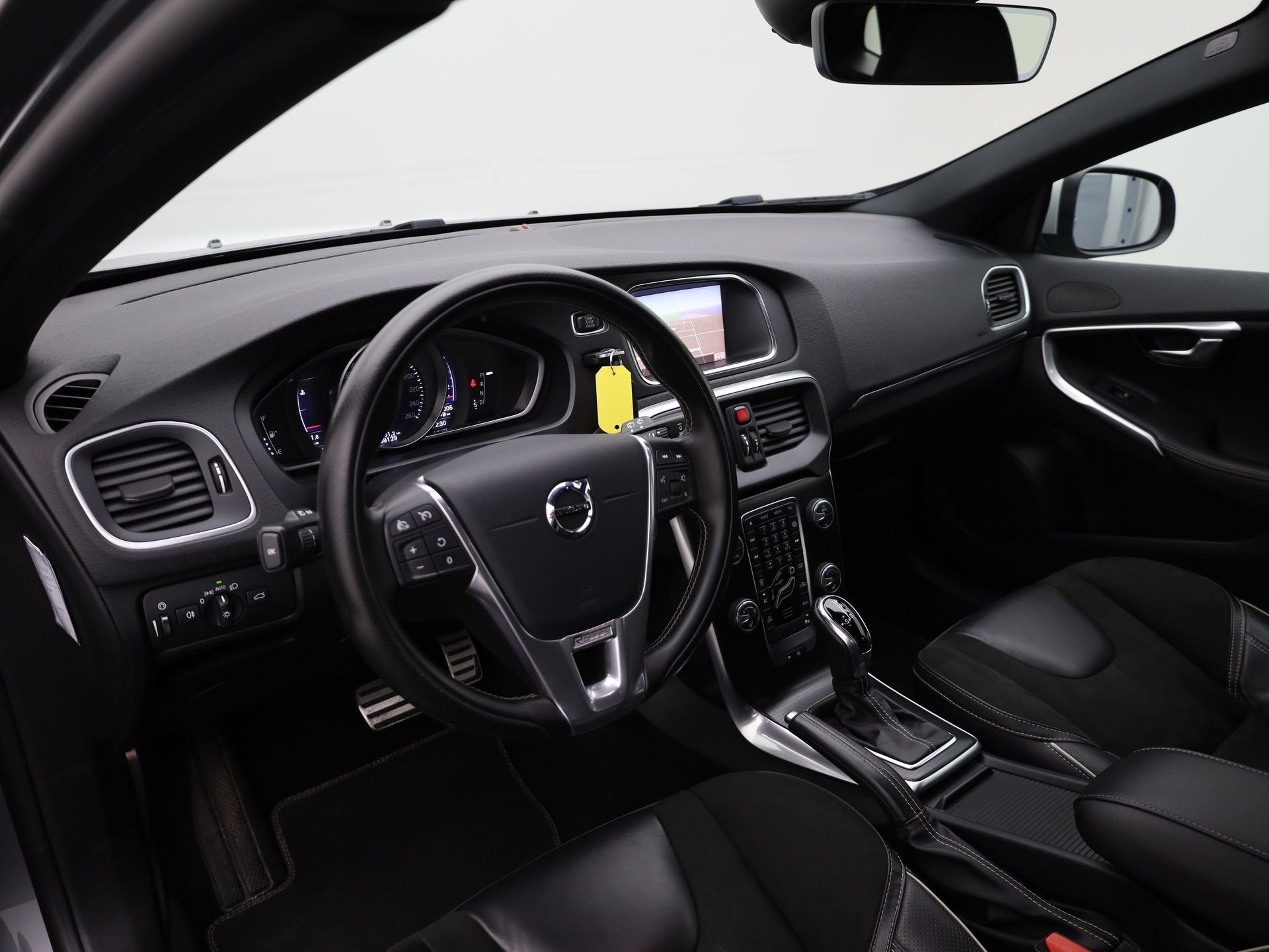 Volvo V40 1.5 T3 R-Design | Stoelverwarming | Navi | Prijs R, Auto's, 12 maanden, 4 cilinders, Bedrijf, 154 pk