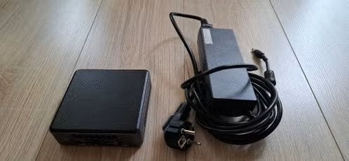 Intel Nuc i5 8 GB windows 11 Nederlands, Computers en Software, Desktop Pc's, Zo goed als nieuw, SSD, 8 GB, Ophalen of Verzenden
