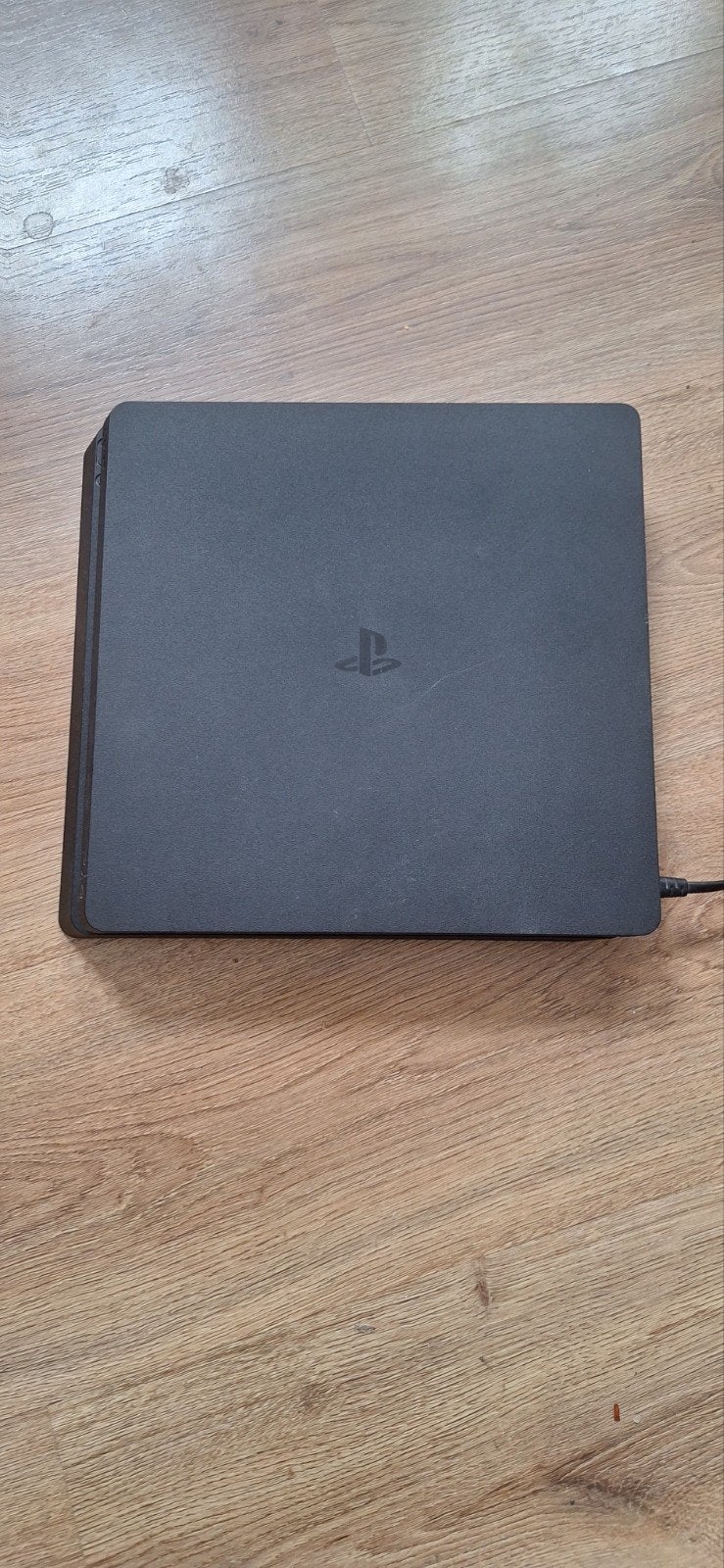 PlayStation 4 Slim met 1TB opslag plus controller en 4 games, Met games, Ophalen of Verzenden, Zo goed als nieuw, 1 TB