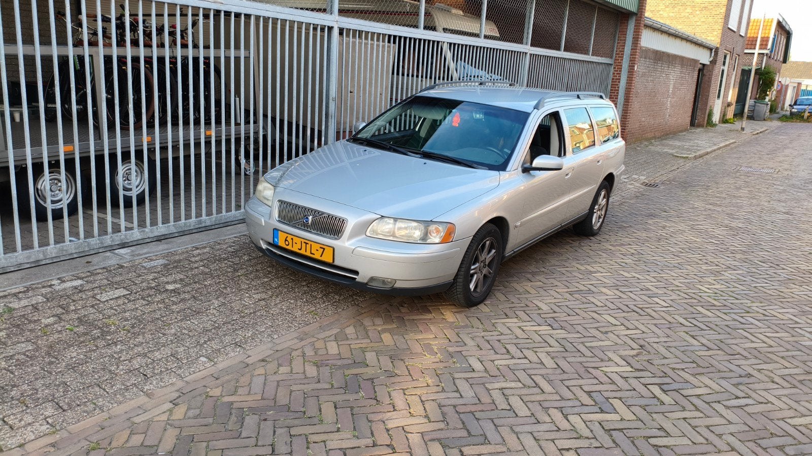 Volvo V70 2.4 140PK CNG 2005 Grijs, Voorwielaandrijving, 1800 kg, CNG (Aardgas), Stationwagon