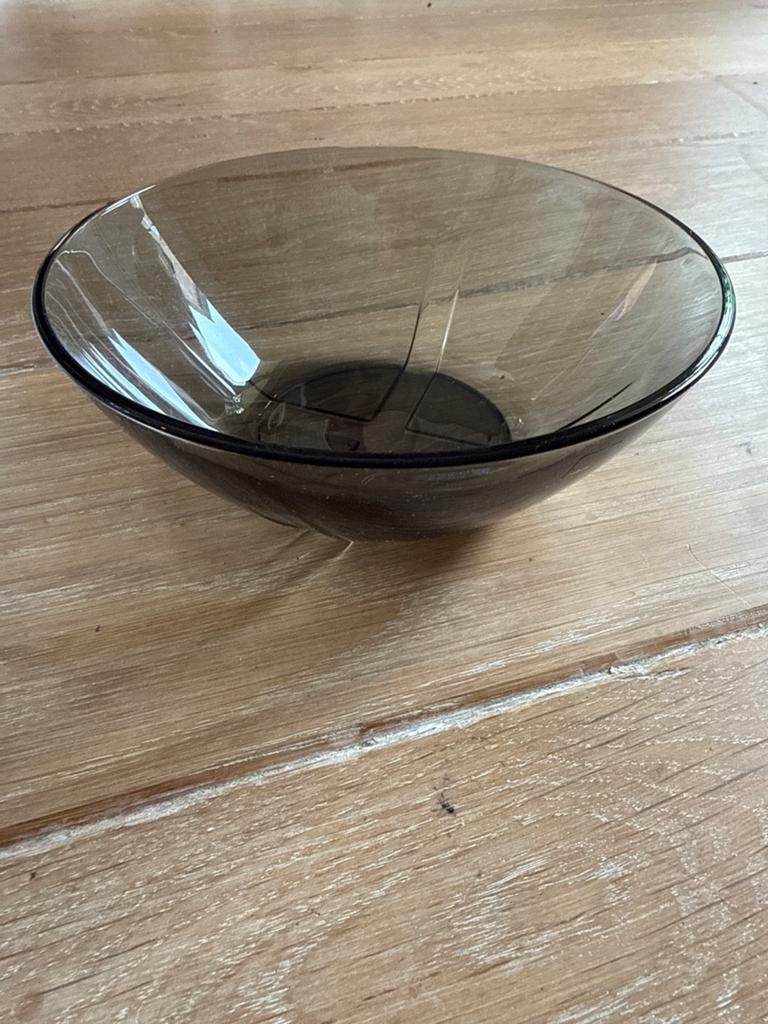 Kosta Boda Bruk Anna Ehrner Bowl Smokey Grey 60 cl - Nieuw, Nieuw, Ophalen of Verzenden, Glas, Kom(men)