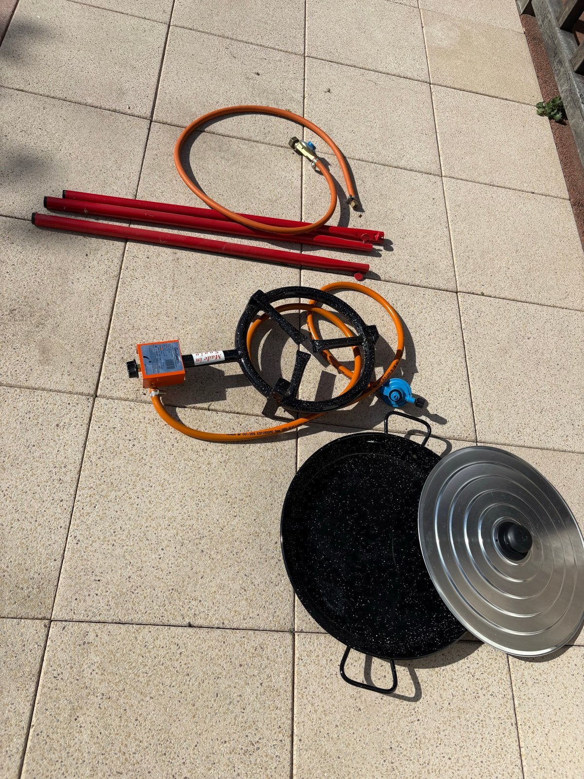 Paella pan met gasbrander en poten uit Spanje diameter 40 cm, Tuin en Terras, Ophalen of Verzenden, Zo goed als nieuw