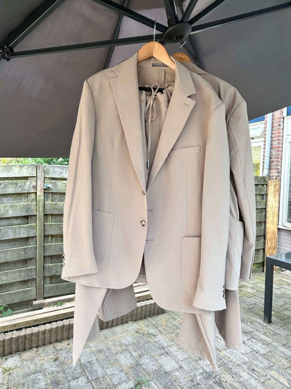 2x Carducci 2-delig pak maat 54 & 58 met koordbroek, Ophalen of Verzenden, Zo goed als nieuw, Overige maten, Beige