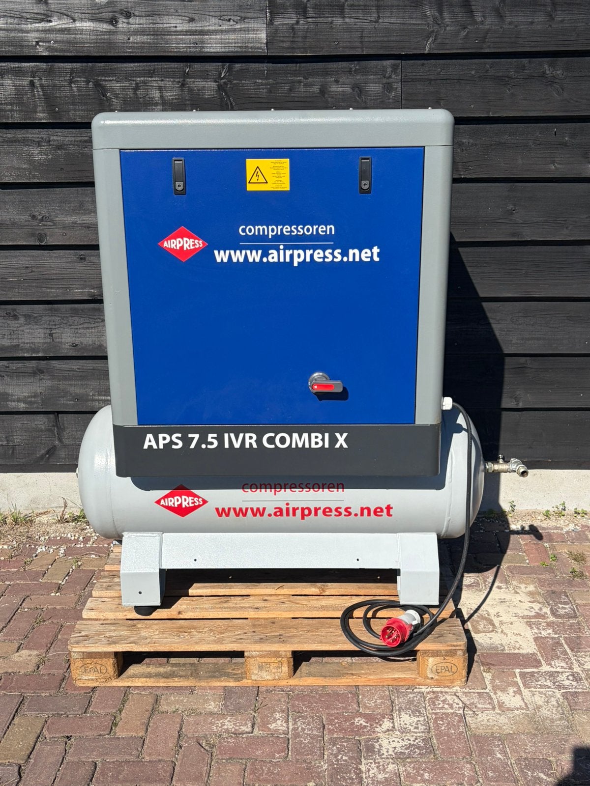 Airpress schroefcompressor frequentiegeregeld, 100 liter of meer, Ophalen, Zo goed als nieuw
