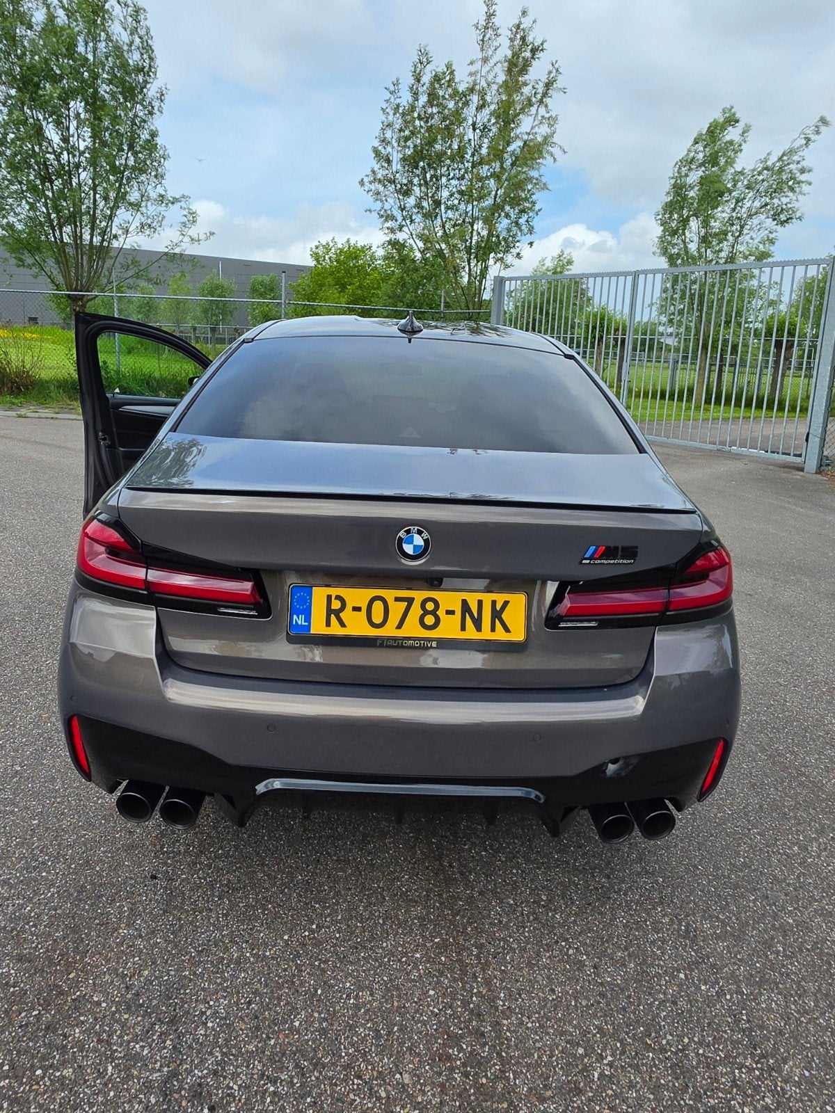 BMW M5 Comp 2022 keramisch/fulloption dealer onderhouden, Auto's, BMW, Automaat, Euro 5, Lichtsensor, 2000 kg