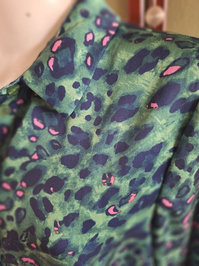 Terre Bleue groen blauwe panter print 42 blouse jurk, Kleding | Dames, Jurken, Maat 42/44 (L), Knielengte, Gedragen, Groen