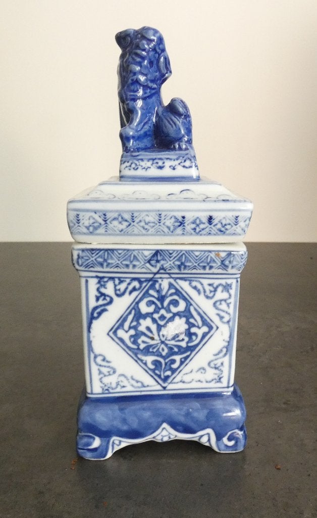 Antieke Chinese porseleinen doos met foo dog deksel [1650], Ophalen of Verzenden