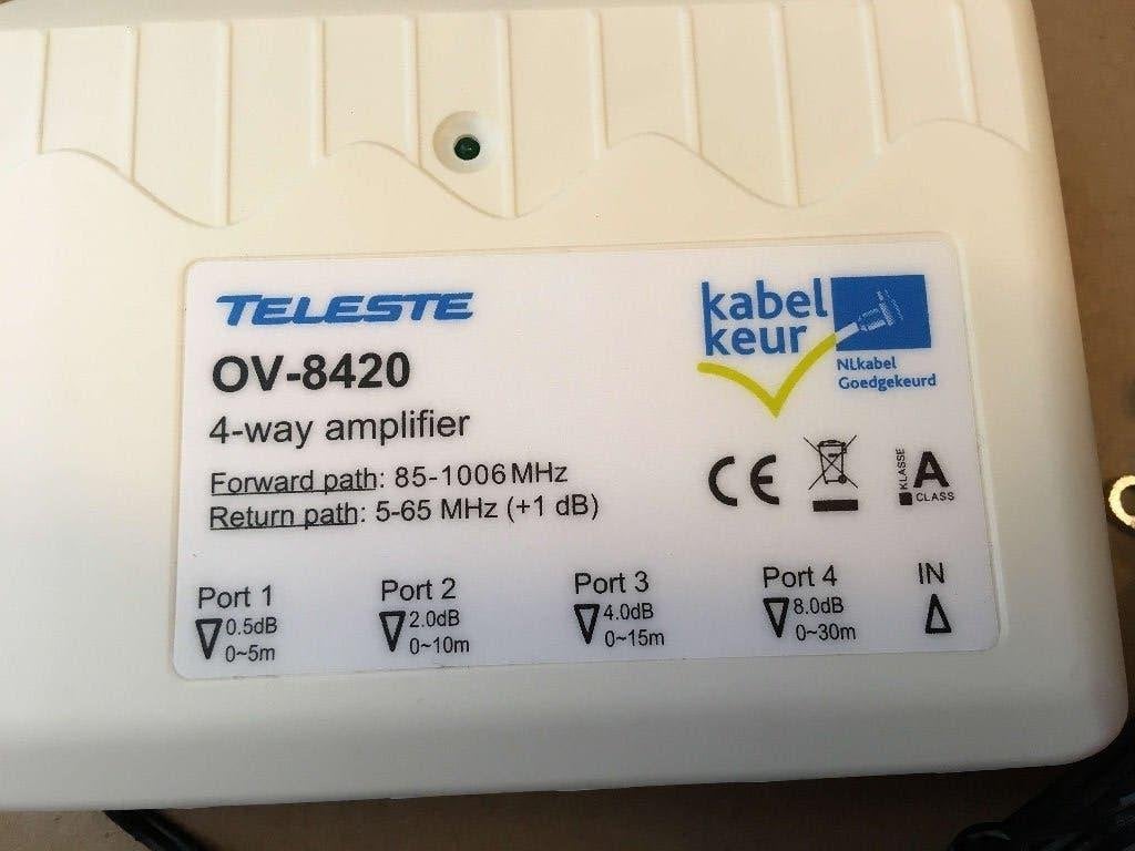 Teleste OV-8420 4-weg TV versterker met adapter, Ophalen of Verzenden, Zo goed als nieuw