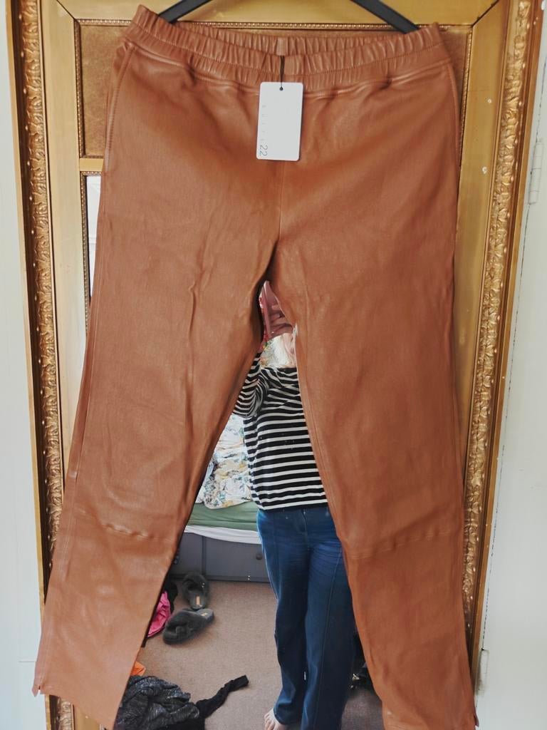 Nieuwe echt  leren broek merk suite 22 maat 44, Kleding | Dames, Ophalen of Verzenden, Nieuw