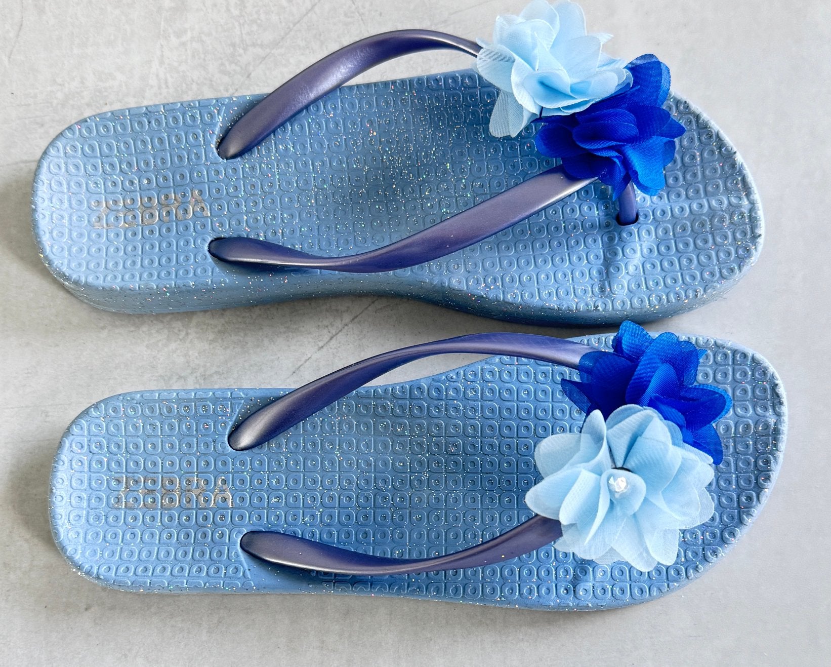 Zebra slippers maat 37, Ophalen of Verzenden, Zo goed als nieuw, Kind, Zeil- of Surfschoenen