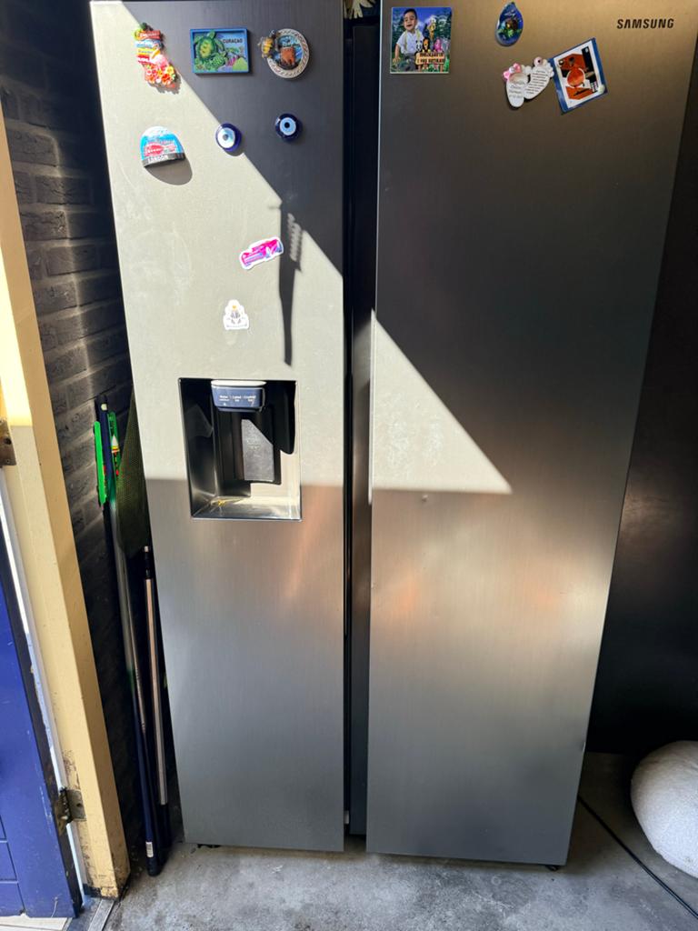 Werkt half.. Samsung Amerikaanse Koelkast met Waterdispenser, Gebruikt, 200 liter of meer, 60 cm of meer, Met aparte vriezer