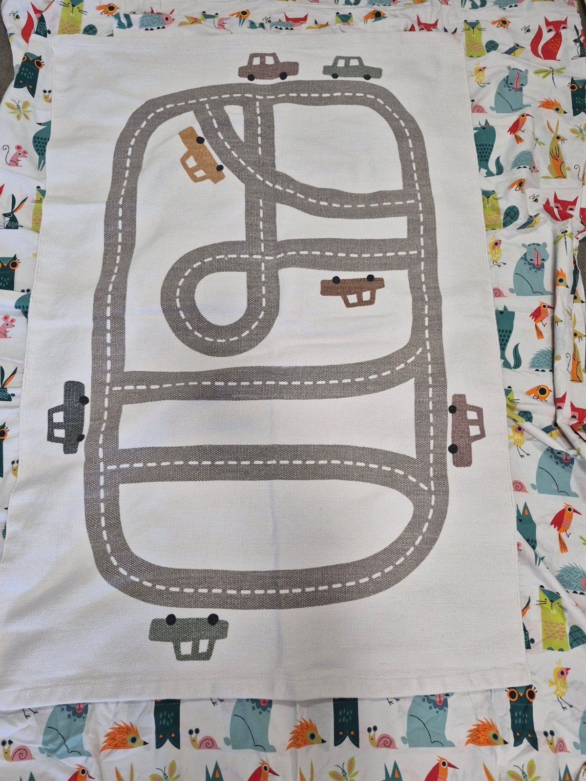 Vloerkleed kinderkamer 90x130cm met wegenpatroon, Huis en Inrichting, Stoffering | Tapijten en Kleden, Ophalen, 100 tot 150 cm