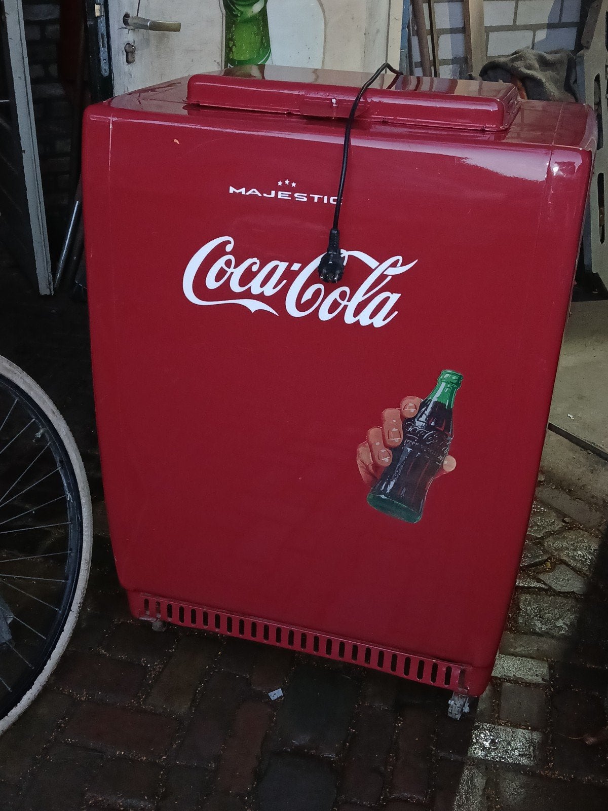 Coca cola koeling, Ophalen