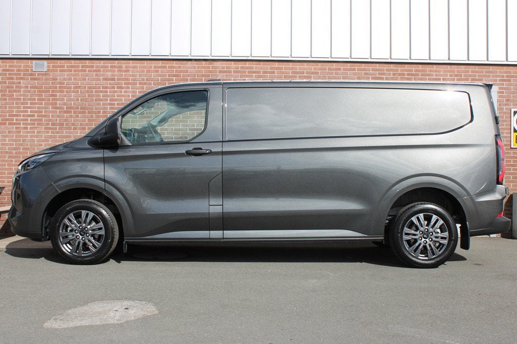 Ford E-Transit Cust. 340 L2H1 Trend 71 kWh |17-INCH|STUUR+ST, Automaat, 12 maanden, Gebruikt, Zwart