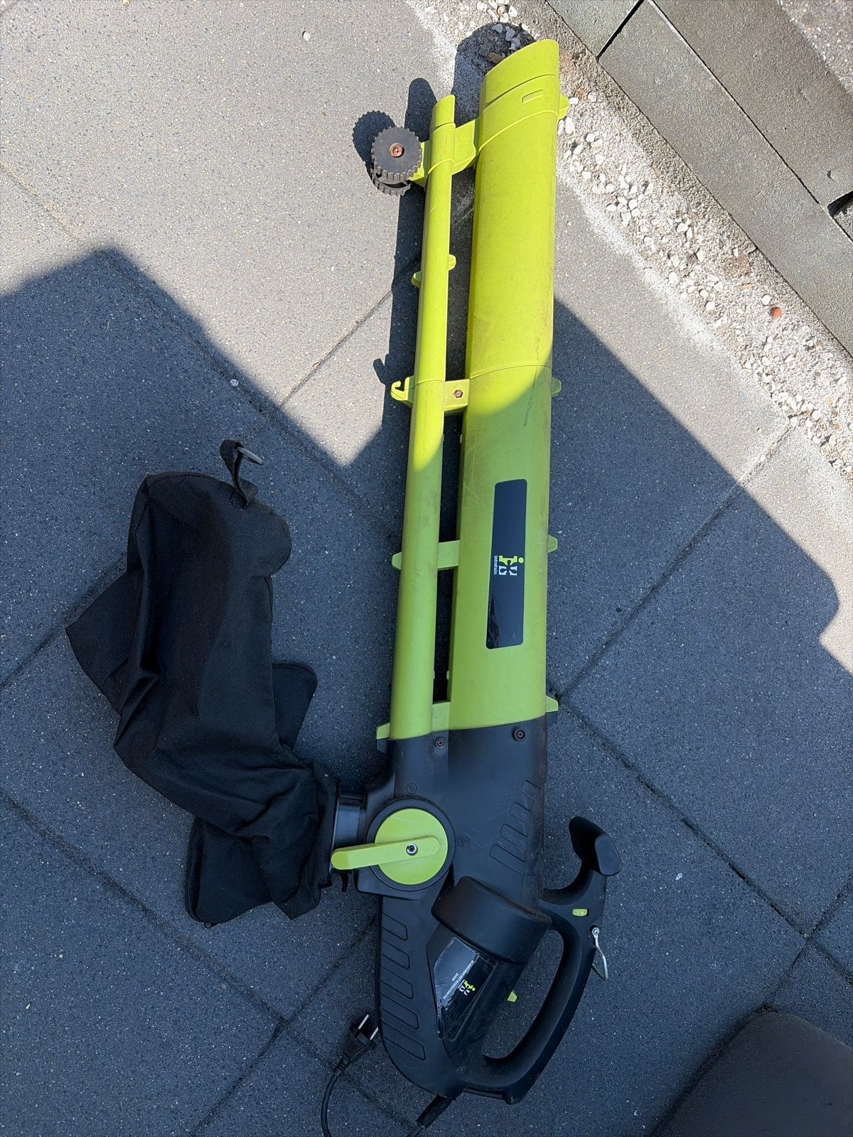 Bladblazer met hakselfunctie - Intratuin 2600W, Ophalen, Gebruikt, Handgedragen, Met opvangzak