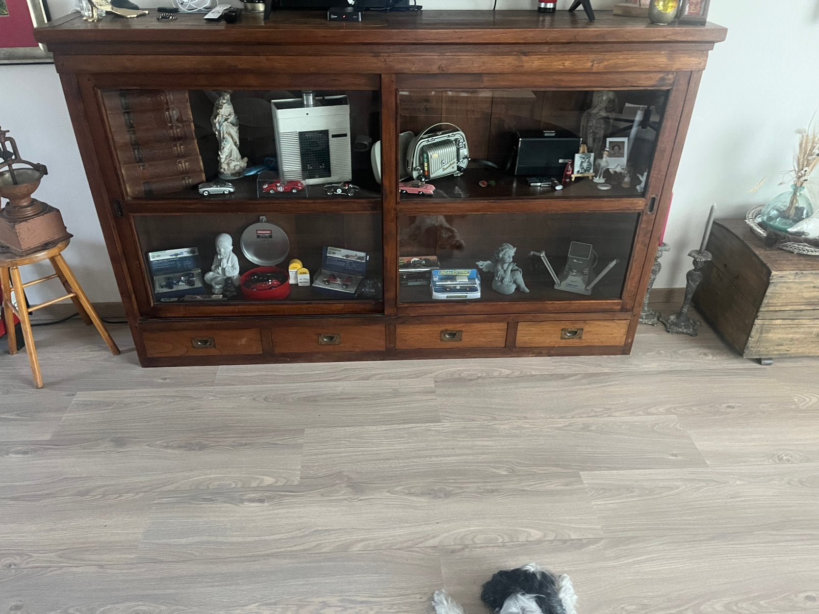 Antieke vitrine kast, Ophalen