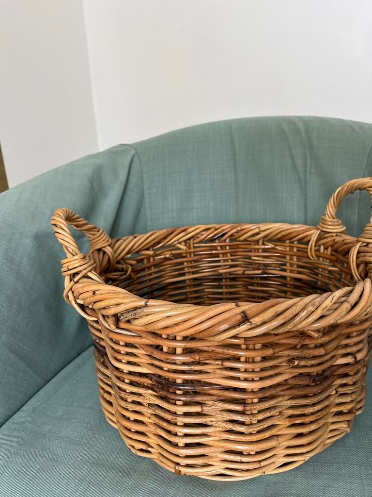 Mooie pitriet mand met handvatten, Huis en Inrichting, Woonaccessoires | Schalen en Manden, Gebruikt, Mand, Rond, Ophalen of Verzenden