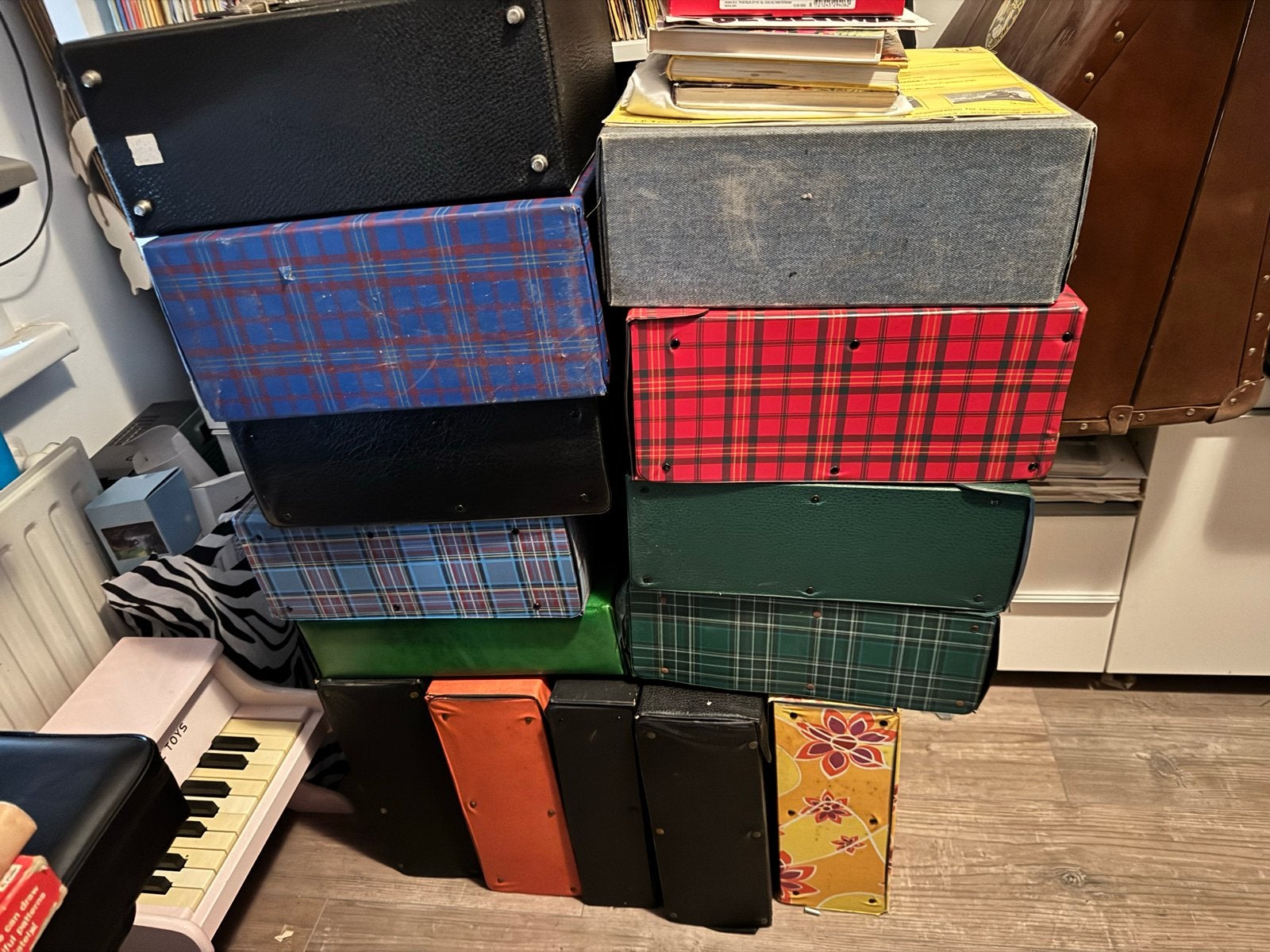 17 LP Koffers - Diverse kleuren en patronen