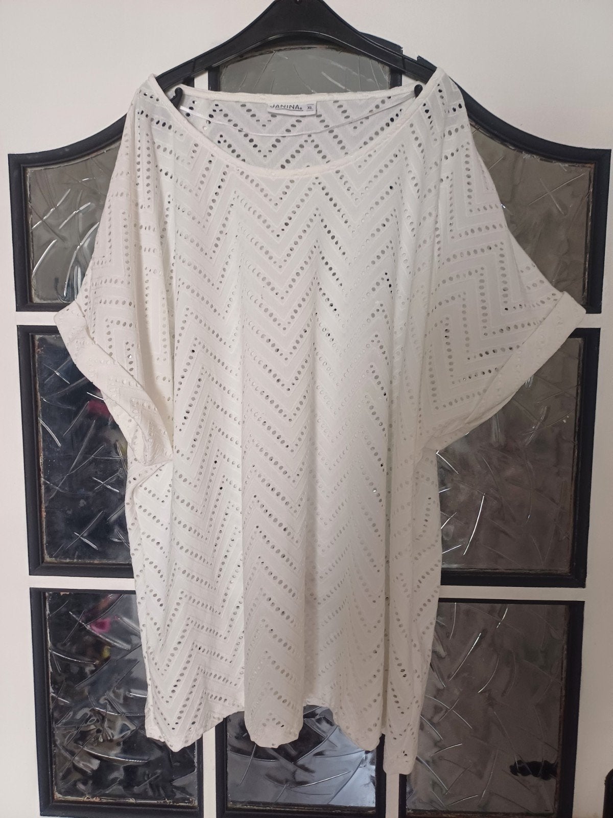 Wit shirt / top korte mouw, maat XL

Top is iets  doorzichti, Wit, Maat 46/48 (XL) of groter, Nieuw, Ophalen of Verzenden