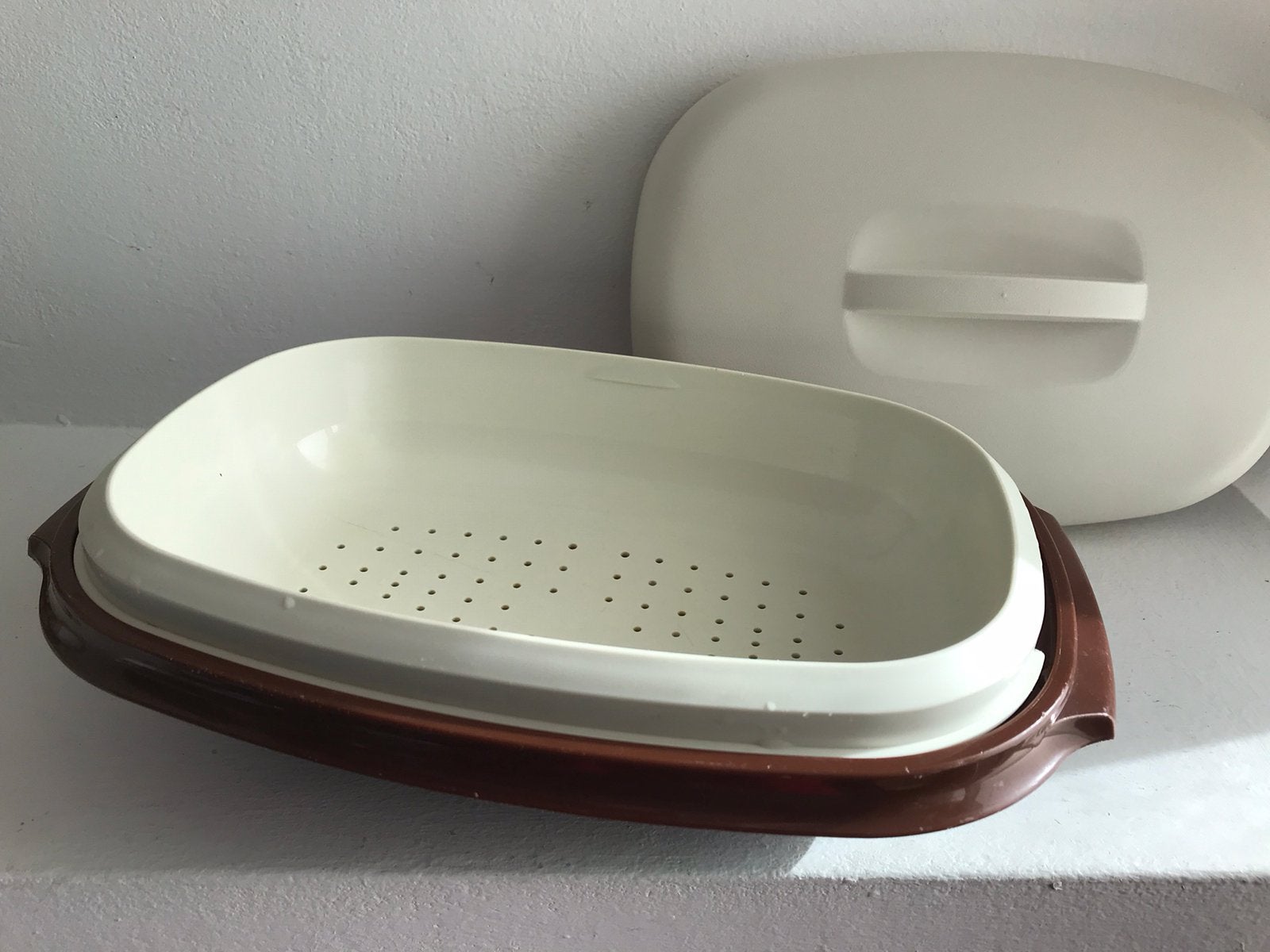 Tupperware rijststomer / serveerwonder - vintage jaren 70, Gebruikt, Ophalen of Verzenden, Met deksel, Schaal