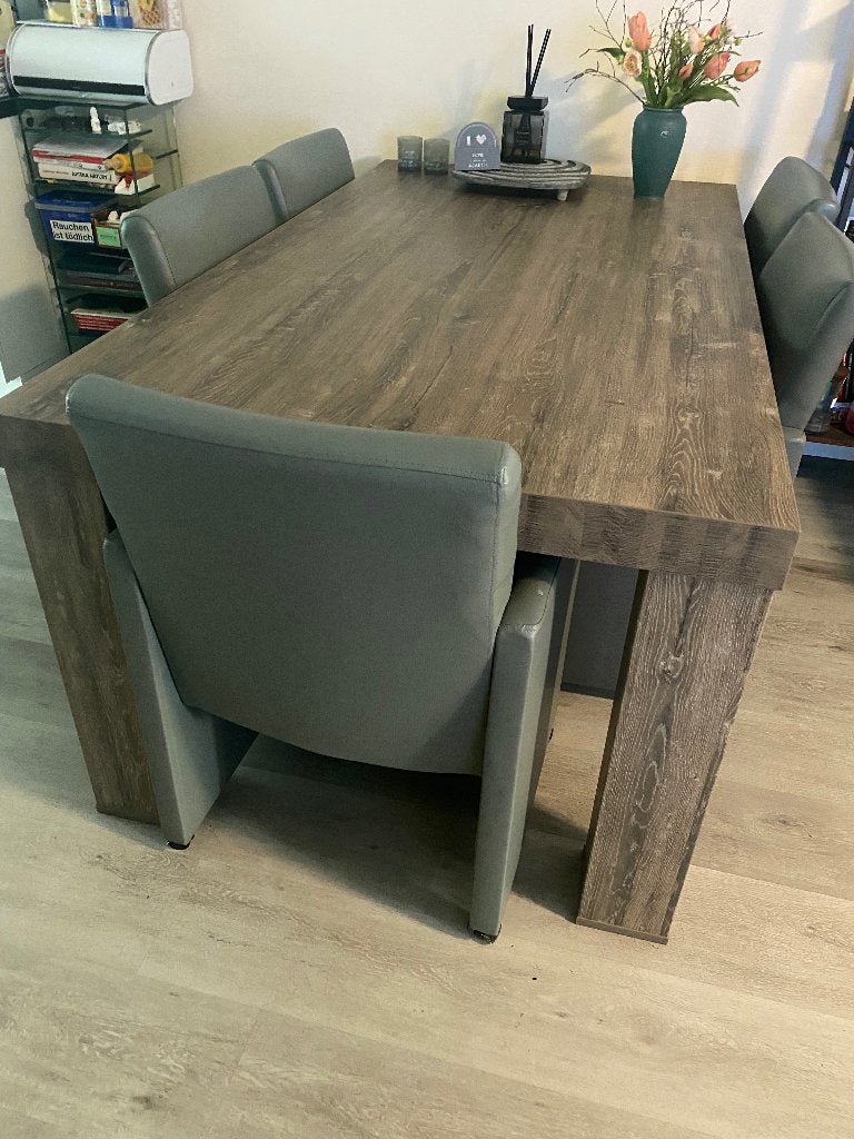 Foto 4 van Compleet eetkamer inrichting met 6 leren stoelen salontafel