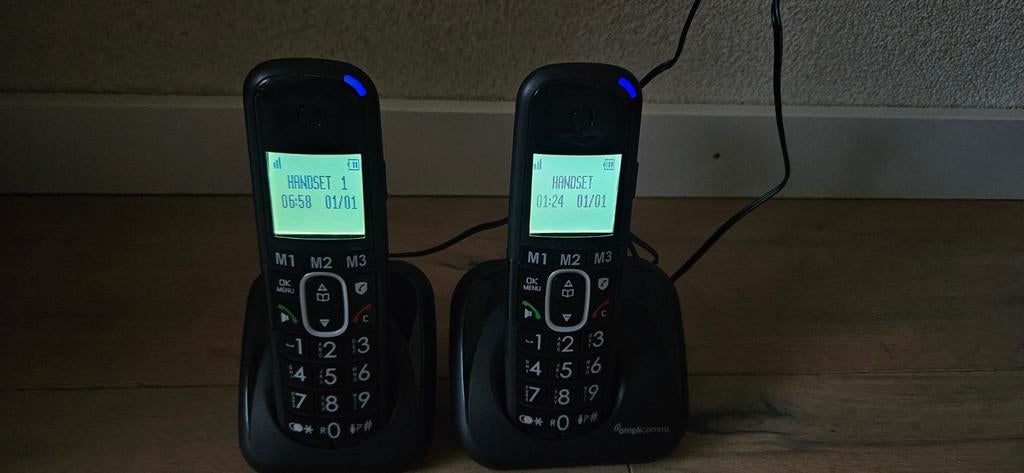 Amplicomms Seniorentelefoon - 2 Handsets + Laders, Telecommunicatie, Vaste telefoons | Handsets en Draadloos, Ophalen of Verzenden