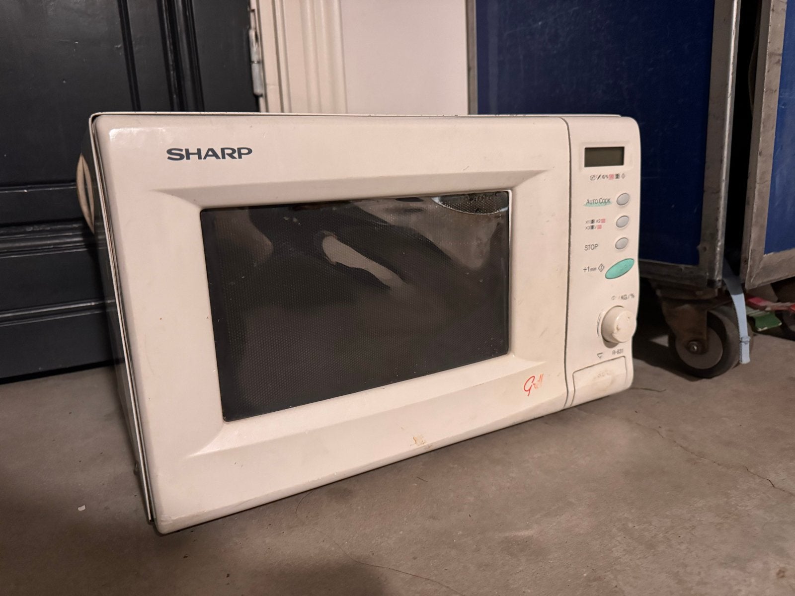 Sharp Magnetron R-631 - Gebruikt, werkt nog goed, Witgoed en Apparatuur, Ophalen, Gebruikt, Grill, Magnetron