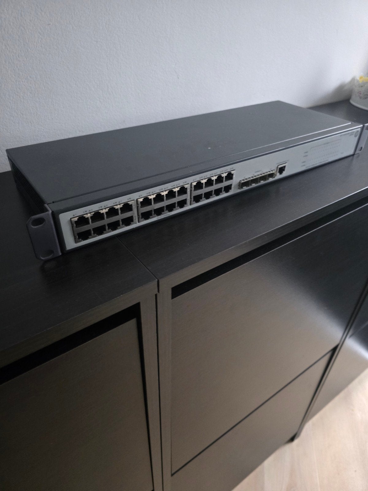 Snelle HP switch 24 poort inclusief powerkabel, Computers en Software, Netwerk switches, Ophalen of Verzenden
