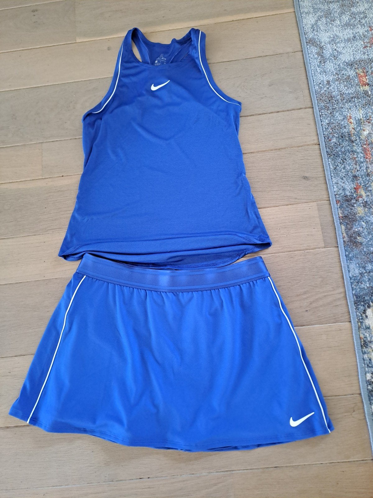 tennis rokje en shirt, Sport en Fitness, Tennis, L2, Nike, Ophalen of Verzenden, Zo goed als nieuw
