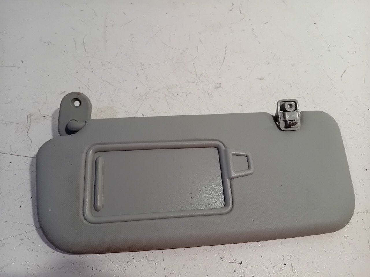 Zonneklep links Kia Stonic, Auto-onderdelen, Interieur en Bekleding, Onderdelen@venauto.nl, Van der Ven Autorecycling B.V., Ettenseweg 76, 4706 PB Roosendaal, The Netherlands
