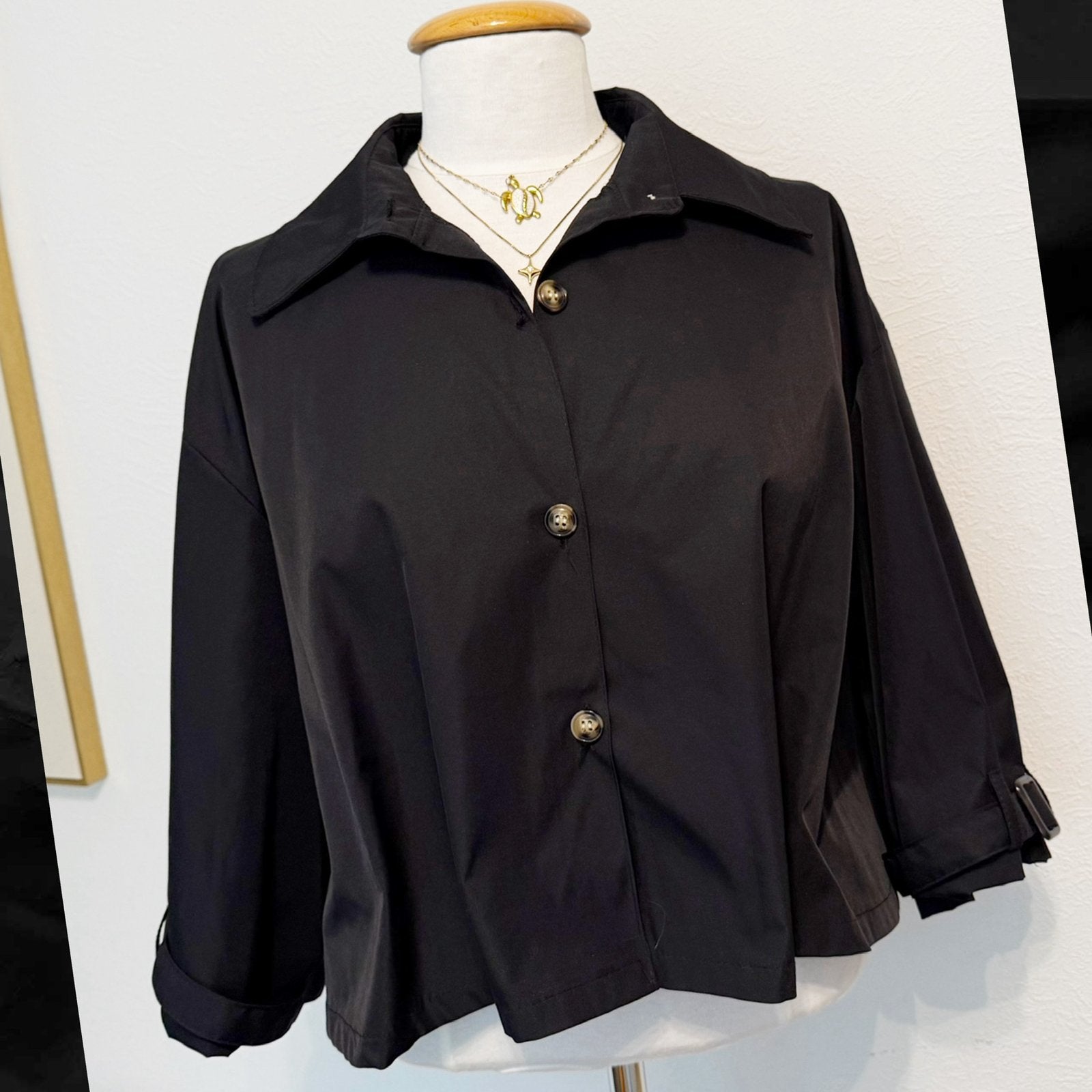 New Collection Ruby korte trenchcoat jas jack zwart one size, Kleding | Dames, Maat 38/40 (M), Zwart, Nieuw, Ophalen of Verzenden