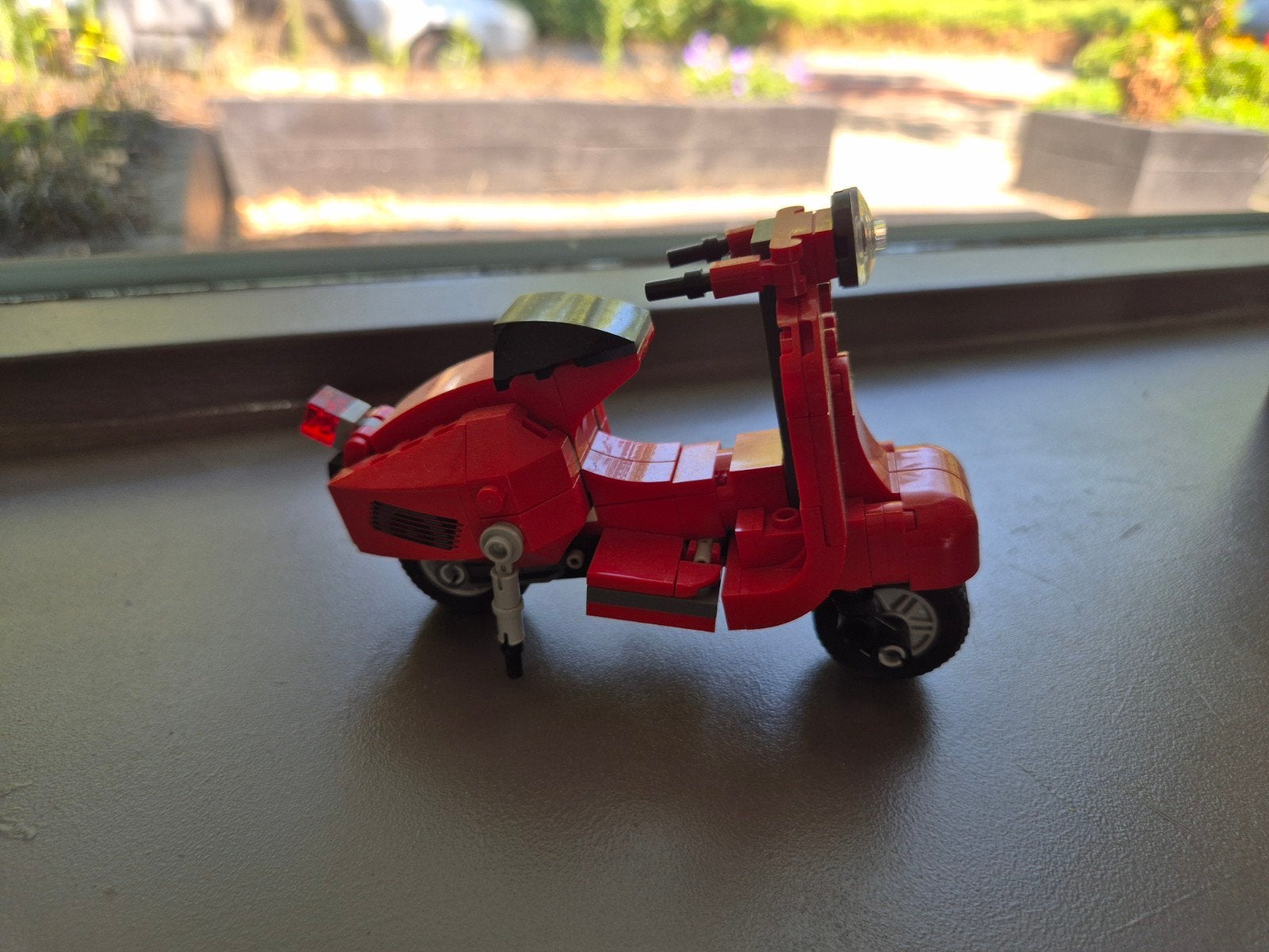 LEGO Vespa Scooter Rood, Overige merken, 1:50 of kleiner, Overige typen, Ophalen of Verzenden