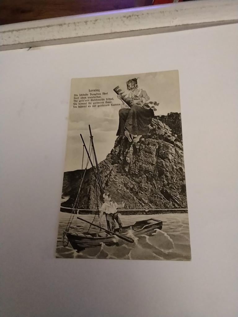 LORELEY  VROUW OP ROTS  KAMT HAAR MET GOUDEN KAM, Ophalen of Verzenden, Voor 1920, Overige thema's