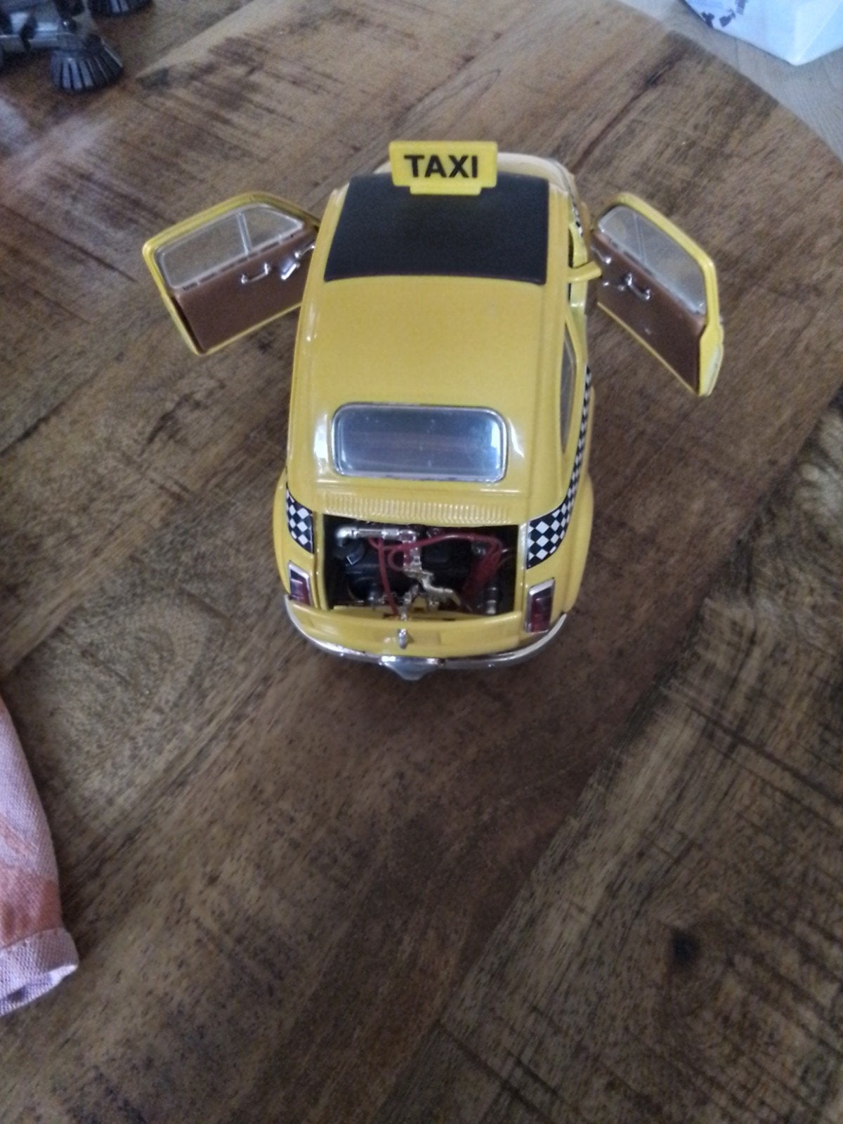 Fiat 500 Taxi Modelauto - Geel, Zo Goed als Nieuw, Hobby en Vrije tijd, Modelauto's | 1:43, Ophalen of Verzenden, Zo goed als nieuw