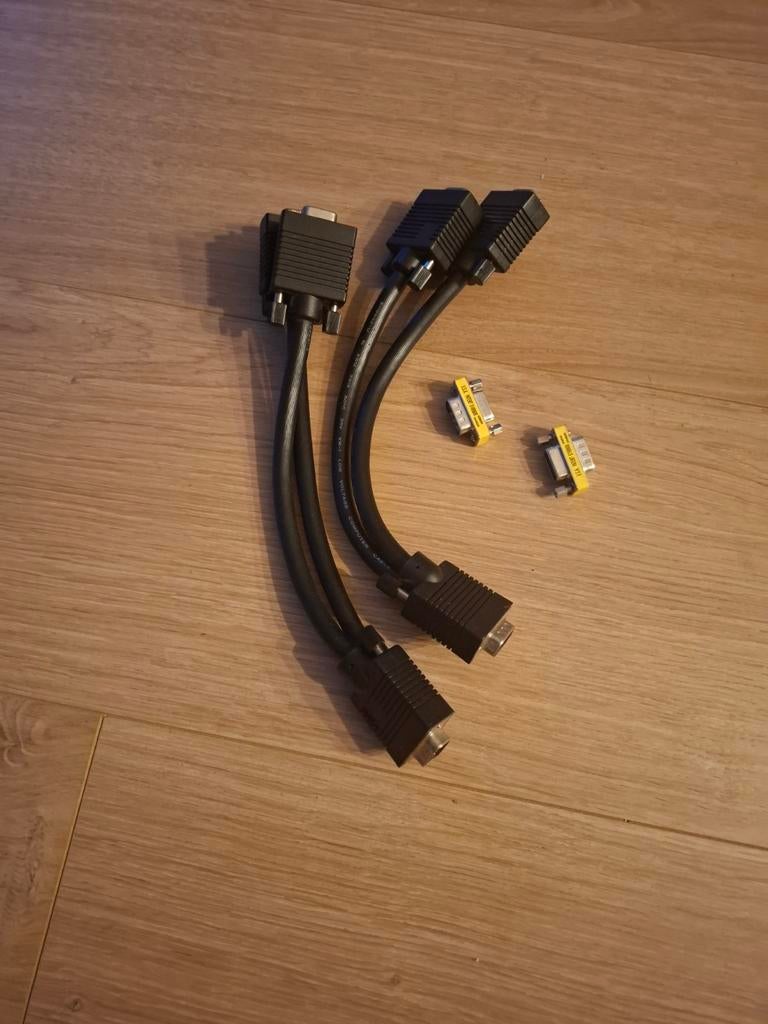 VGA Y-splitter kabels en DVI-VGA adapters, Computers en Software, Pc- en Netwerkkabels, Ophalen of Verzenden, Gebruikt