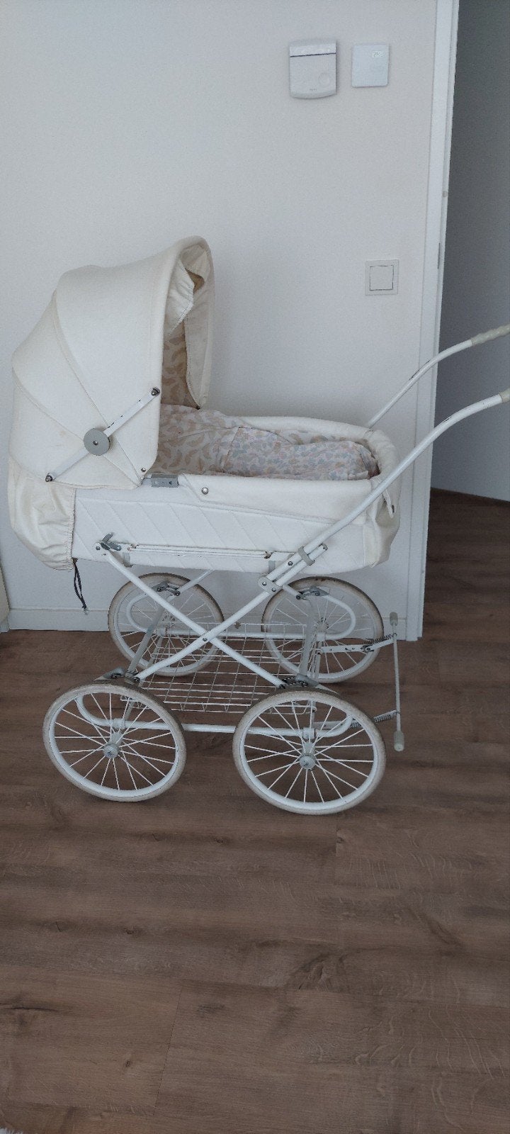Vintage Witte Kinderwagen met Reiswieg, Kinderen en Baby's, Kinderwagens en Combinaties, Gebruikt, Met reiswieg, Ophalen, Kinderwagen