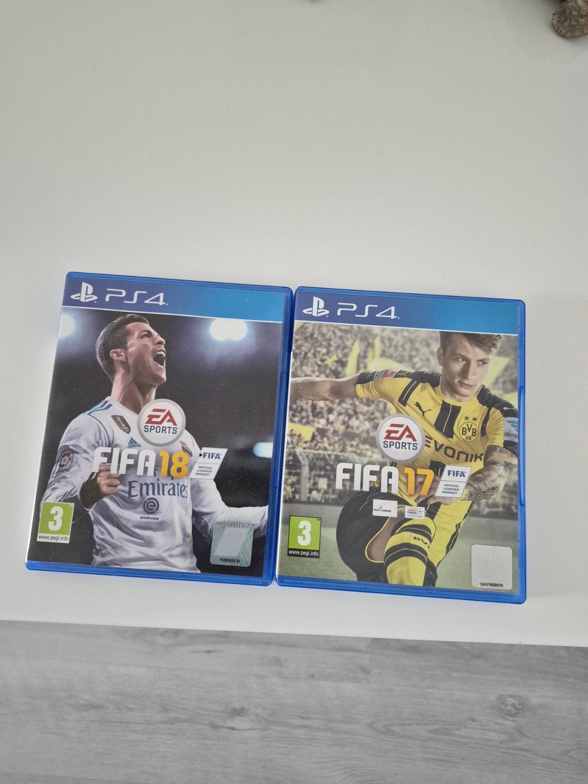 FIFA 17 & FIFA 18 PS4 - Voetbalgames, Gebruikt, Ophalen of Verzenden, Eén computer, Sport
