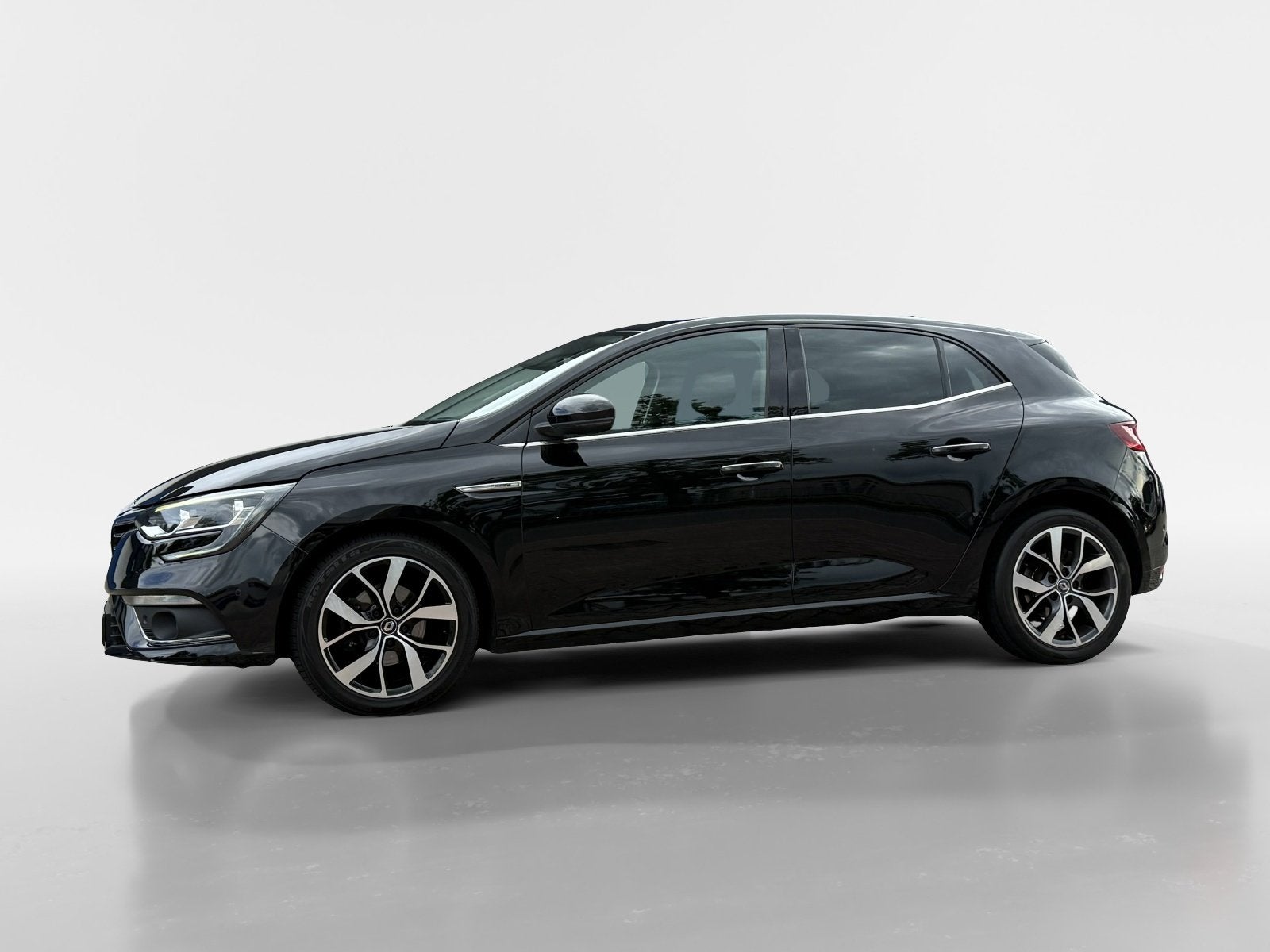 Renault Mégane 1.3 TCe Bose Automaat, Auto's, Gebruikt, 4 cilinders, Zwart, Bedrijf