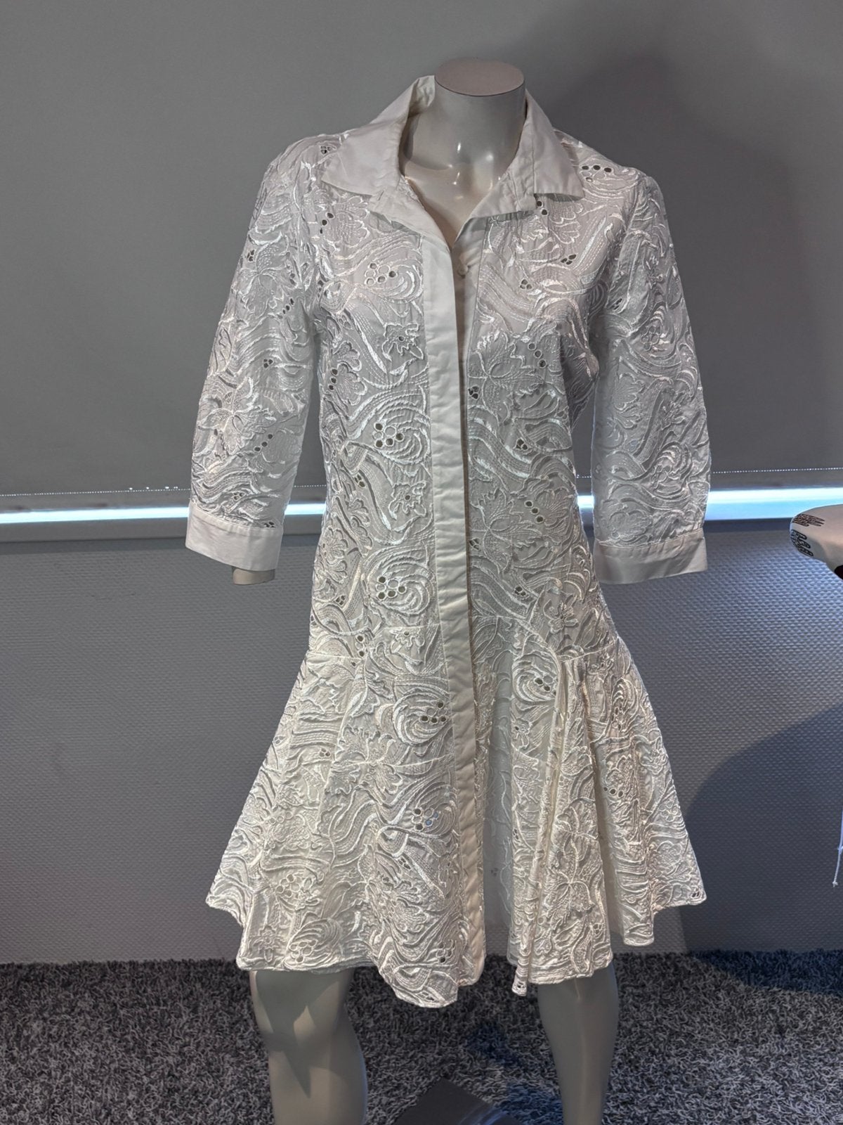 Roberto cavalli geborduurde jurk  maat it 44 nl 38, Kleding | Dames, Maat 38/40 (M), ., Wit, Ophalen of Verzenden