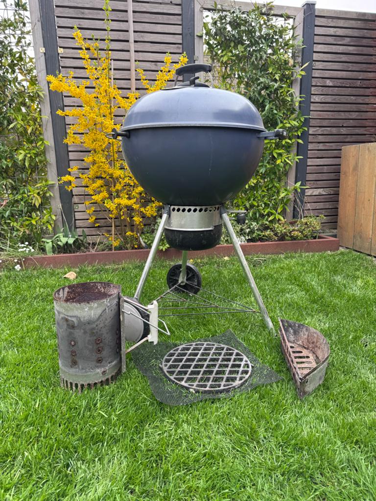 Te koop Weber Master-Touch 57 cm BBQ, Ophalen, Gebruikt, Met accessoires