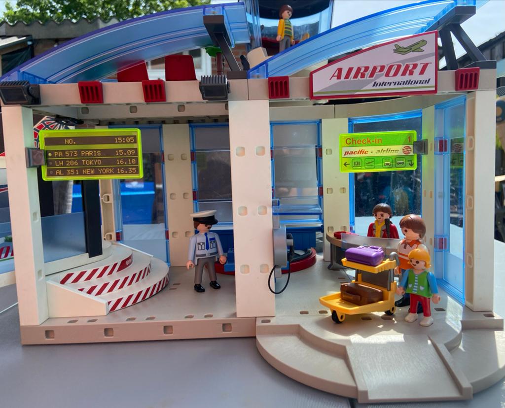 Playmobil Vliegveld 4311 met figuren en accessoires, Ophalen of Verzenden, Zo goed als nieuw