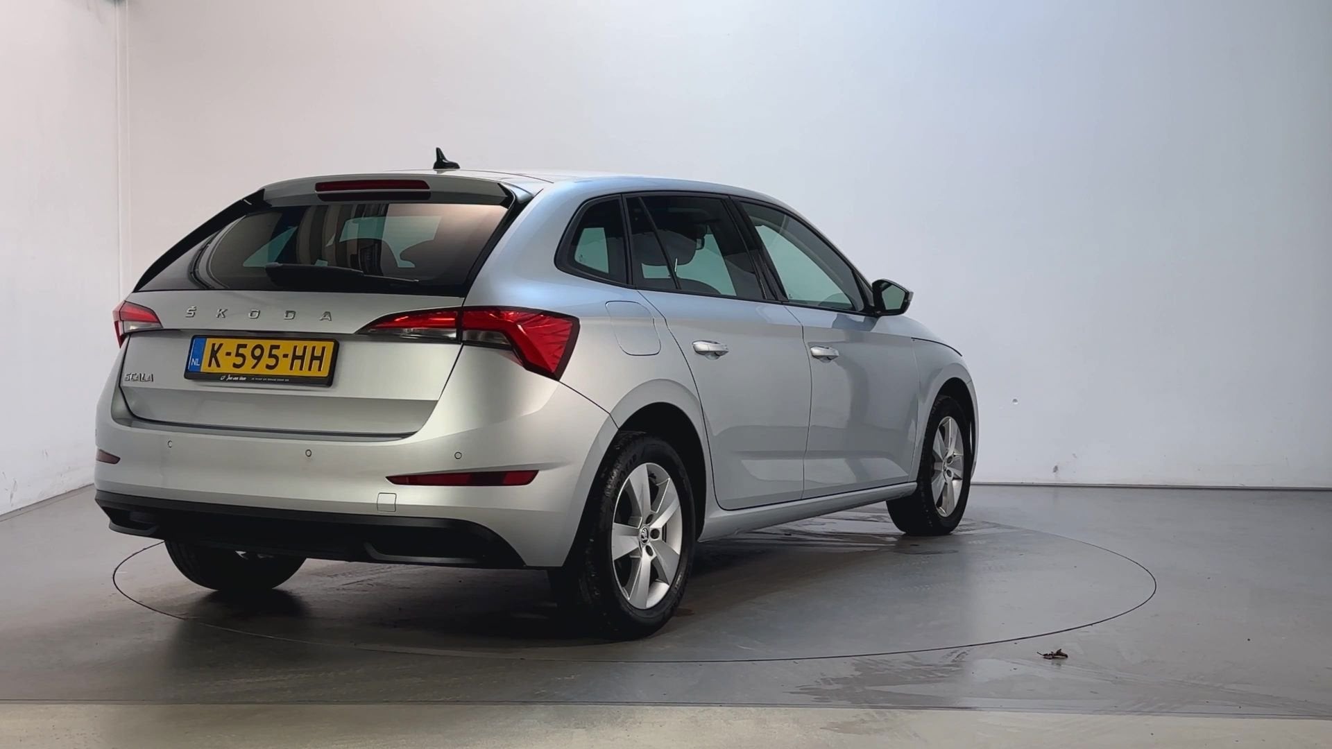 Skoda Scala 1.0 TSI 110pk Ambition Parkeersensoren Navigatie, Dealer onderhouden, Gebruikt, Met garantie (alle), 49 €/maand