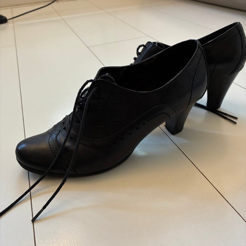 Black witchy shoes (size 40), Pumps, Zwart, Ophalen of Verzenden, Minozzi Milan