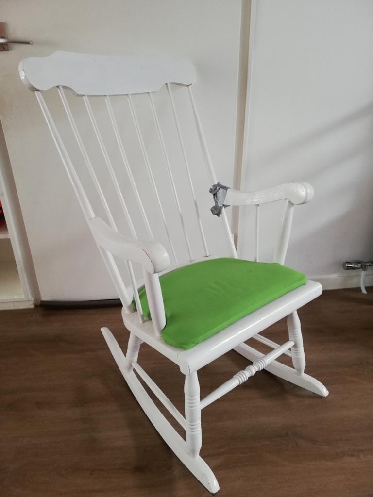 Gratis Schommelstoel wit gelakt groene stof, Ophalen, Gebruikt, Wit, Eén