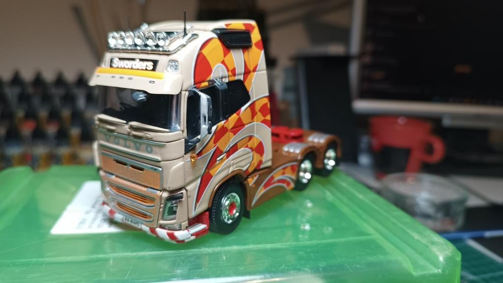 Tekno Sworders Volvo, Hobby en Vrije tijd, Modelauto's | 1:50, Ophalen of Verzenden, Zo goed als nieuw, Bus of Vrachtwagen, Tekno